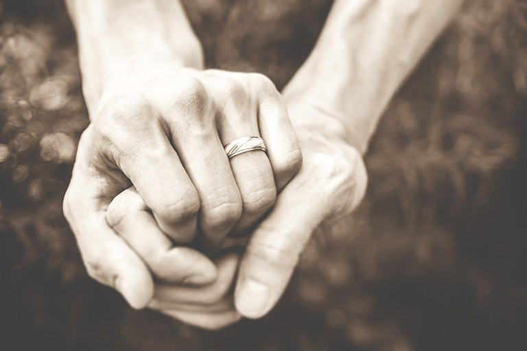 hands holding each other